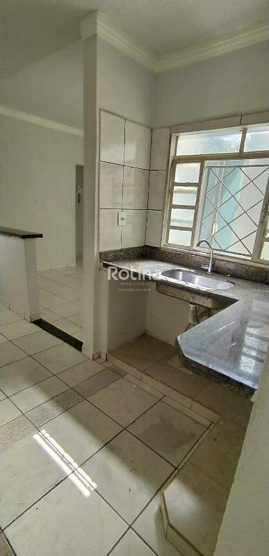 Casa para alugar, 3 quartos em Uberlândia no bairro Santa Mônica no valor de R$ 2.400,00 - Rotina Imobiliária: 