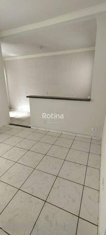 Casa para alugar, 3 quartos em Uberlândia no bairro Santa Mônica no valor de R$ 2.400,00 - Rotina Imobiliária: 