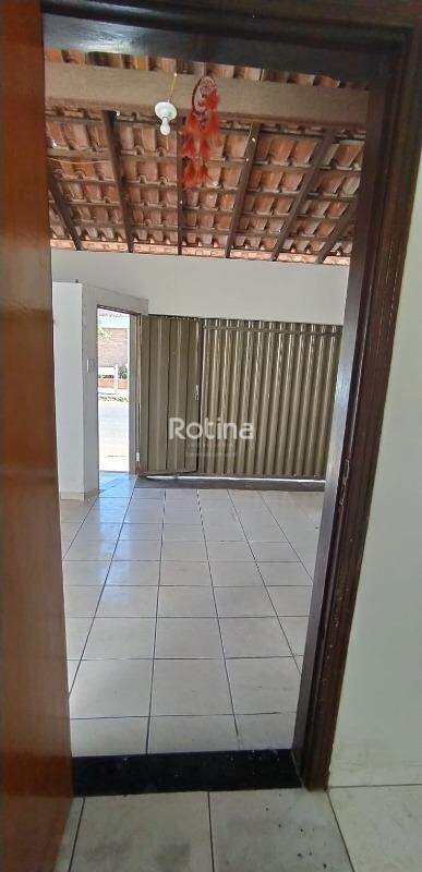 Casa para alugar, 3 quartos em Uberlândia no bairro Santa Mônica no valor de R$ 2.400,00 - Rotina Imobiliária: 