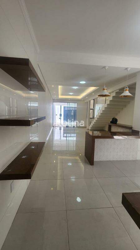 Casa à venda, 3 quartos em Uberlândia no bairro Jardim Patrícia no valor de R$ 699.000,00 - Rotina Imobiliária: 
