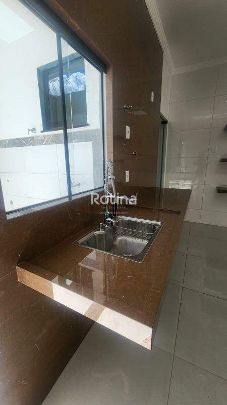 Casa à venda, 3 quartos em Uberlândia no bairro Jardim Patrícia no valor de R$ 699.000,00 - Rotina Imobiliária: 