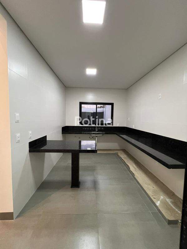 Casa à venda, 3 quartos em Uberlândia no bairro Vida Nova no valor de R$ 630.000,00 - Rotina Imobiliária: 