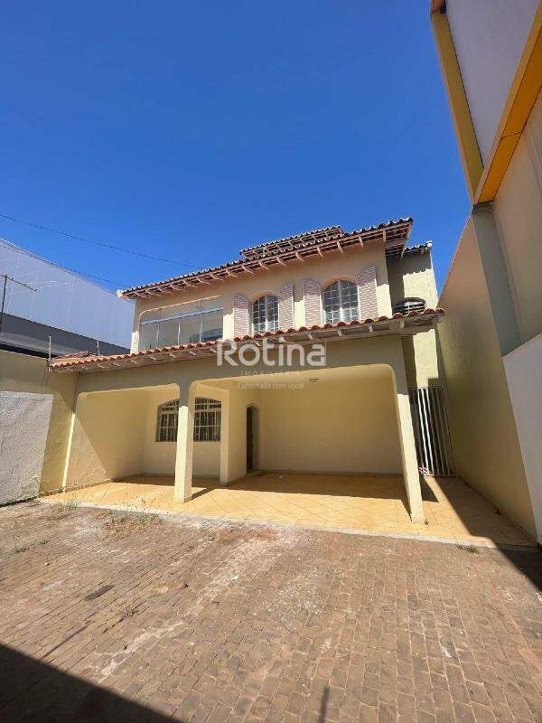 Casa à venda, 4 quartos em Uberlândia no bairro Nossa Senhora Aparecida no valor de R$ 1.650.000,00 - Rotina Imobiliária: 