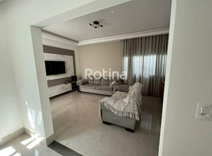 Casa à venda, 3 quartos em Uberlândia no bairro Jardim das Palmeiras no valor de R$ 650.000,00 - Rotina Imobiliária: Sala