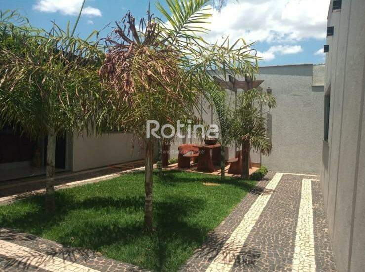 Casa à venda, 3 quartos em Uberlândia no bairro Jardim das Palmeiras no valor de R$ 650.000,00 - Rotina Imobiliária: Jardim Gramado
