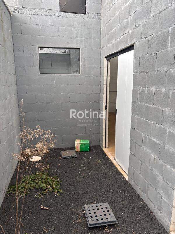 Galpão para alugar, em Uberlândia no bairro Residencial Lago Azul no valor de R$ 4.000,00 - Rotina Imobiliária: 