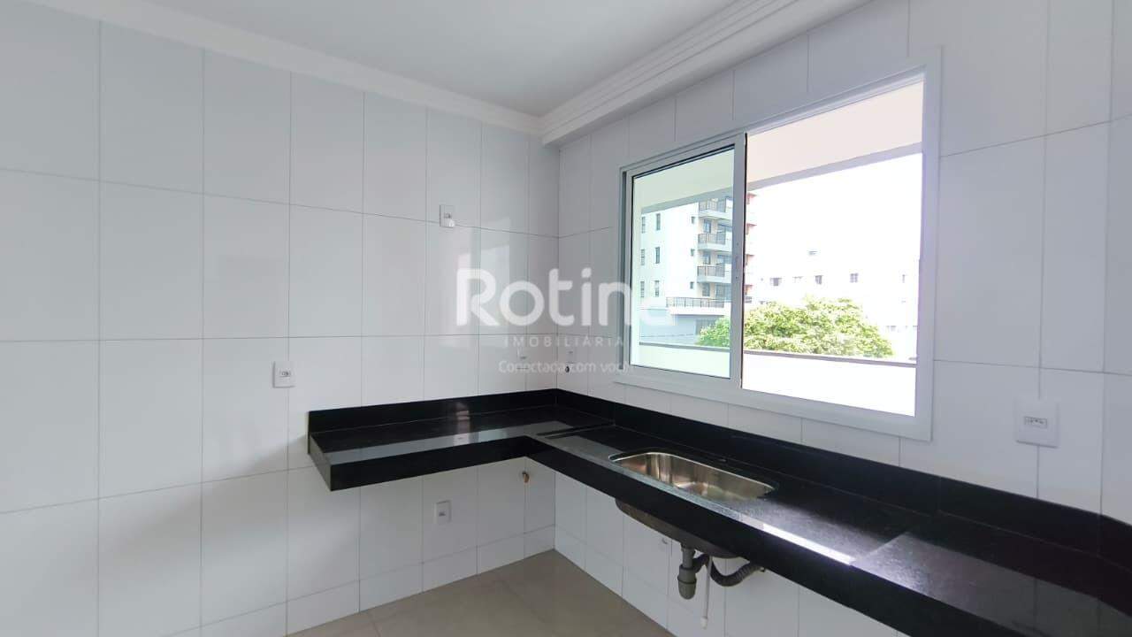 Apartamento à venda, 3 quartos em Uberlândia no bairro Santa Mônica no valor de R$ 600.000,00 - Rotina Imobiliária: Cozinha