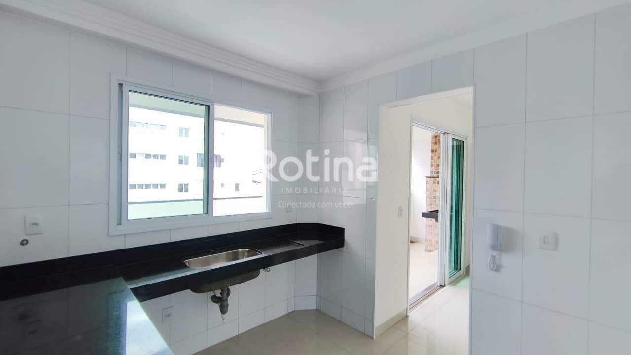 Apartamento à venda, 3 quartos em Uberlândia no bairro Santa Mônica no valor de R$ 600.000,00 - Rotina Imobiliária: Cozinha