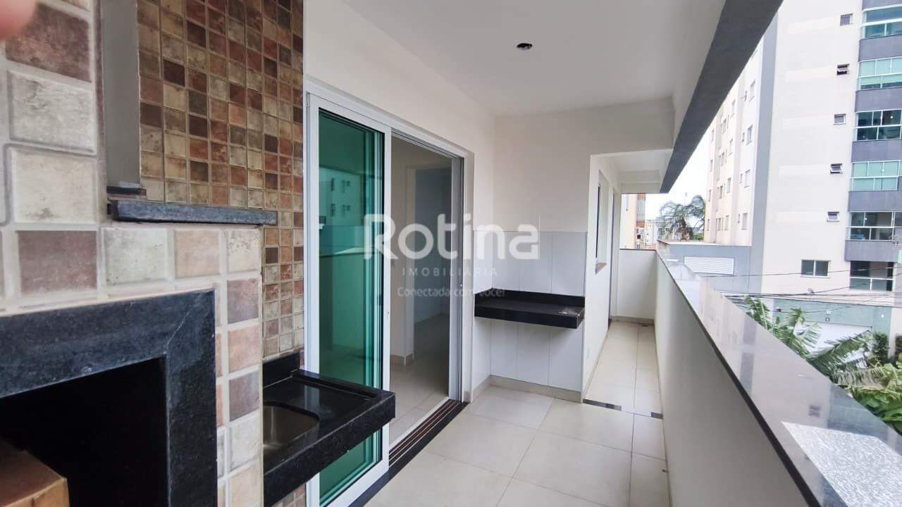 Apartamento à venda, 3 quartos em Uberlândia no bairro Santa Mônica no valor de R$ 600.000,00 - Rotina Imobiliária: Vista da sacada área gourmet 
