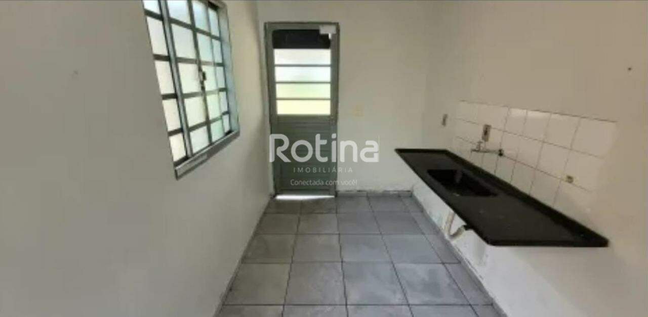 Casa à venda, 2 quartos em Uberlândia no bairro Shopping Park no valor de R$ 290.000,00 - Rotina Imobiliária: cozinha