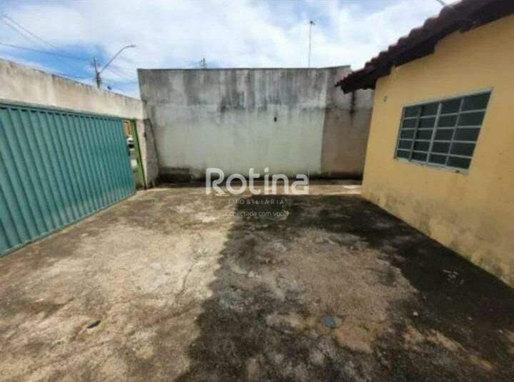 Casa à venda, 2 quartos em Uberlândia no bairro Shopping Park no valor de R$ 290.000,00 - Rotina Imobiliária: Garagem ampla