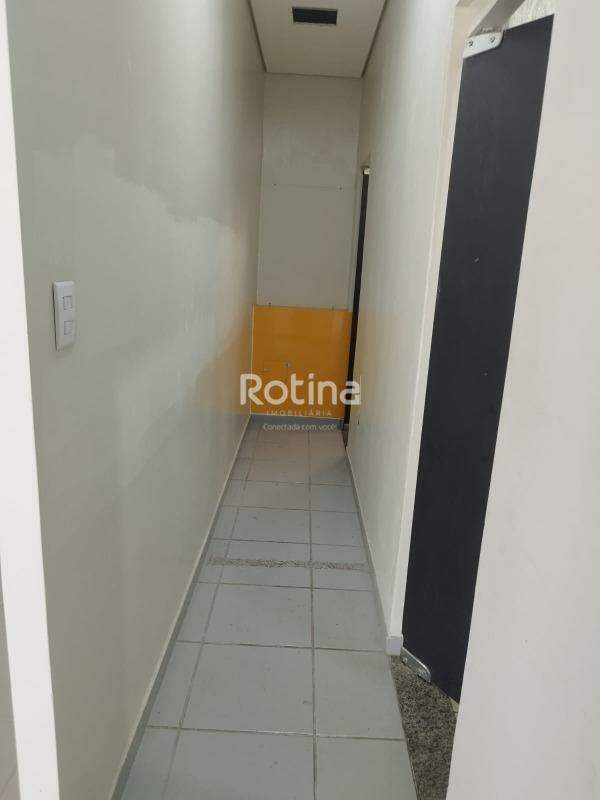 Comercial para alugar, em Uberlândia no bairro Marta Helena no valor de R$ 1.800,00 - Rotina Imobiliária: 