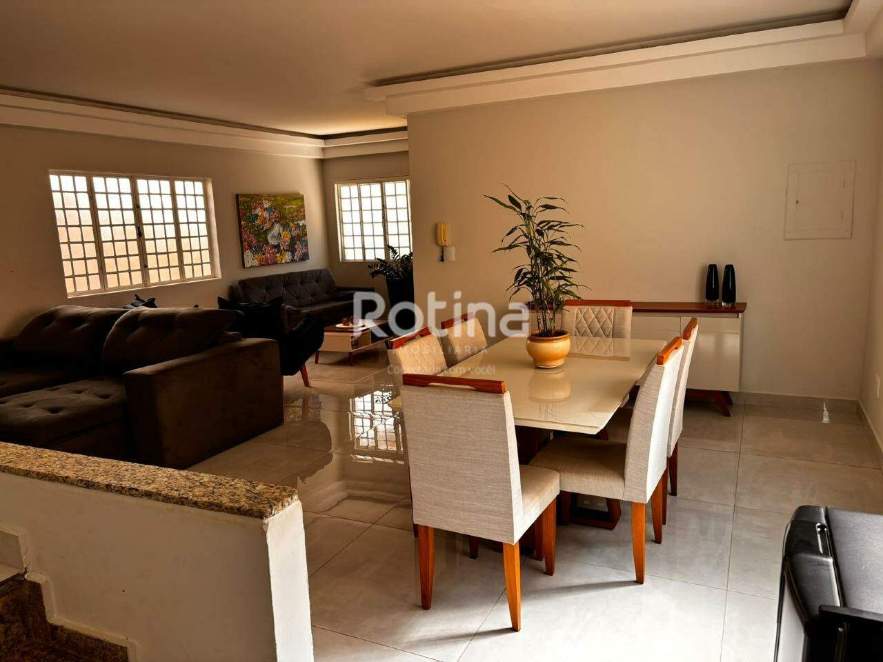 Casa para alugar, 3 quartos em Uberlândia no bairro Vigilato Pereira no valor de R$ 3.500,00 - Rotina Imobiliária: 