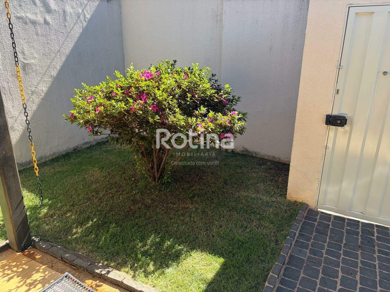 Casa para alugar, 3 quartos em Uberlândia no bairro Vigilato Pereira no valor de R$ 3.500,00 - Rotina Imobiliária: 