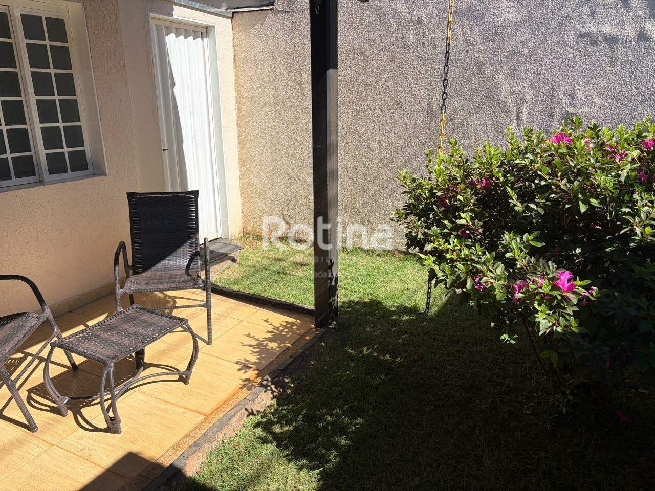 Casa para alugar, 3 quartos em Uberlândia no bairro Vigilato Pereira no valor de R$ 3.500,00 - Rotina Imobiliária: 