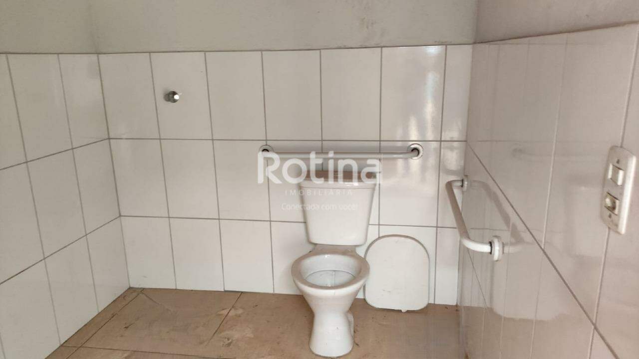 Comercial para alugar, em Uberlândia no bairro Santa Mônica no valor de R$ 3.000,00 - Rotina Imobiliária: 