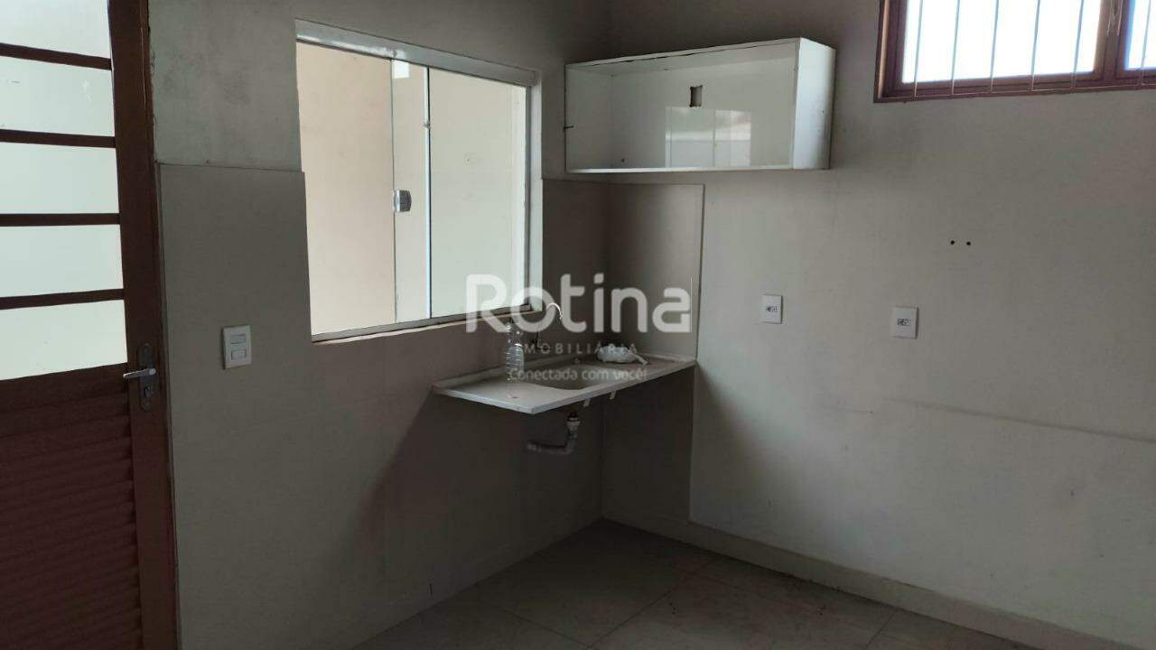 Comercial para alugar, em Uberlândia no bairro Santa Mônica no valor de R$ 3.000,00 - Rotina Imobiliária: 