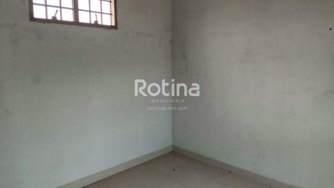 Comercial para alugar, em Uberlândia no bairro Santa Mônica no valor de R$ 3.000,00 - Rotina Imobiliária: 