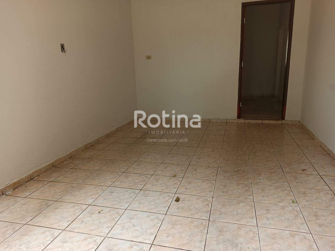 Casa para alugar, 2 quartos em Uberlândia no bairro Planalto no valor de R$ 1.100,00 - Rotina Imobiliária: 