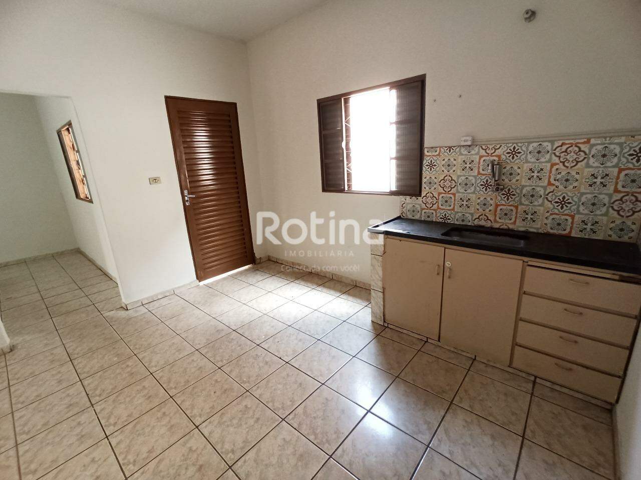 Casa para alugar, 2 quartos em Uberlândia no bairro Planalto no valor de R$ 1.100,00 - Rotina Imobiliária: 