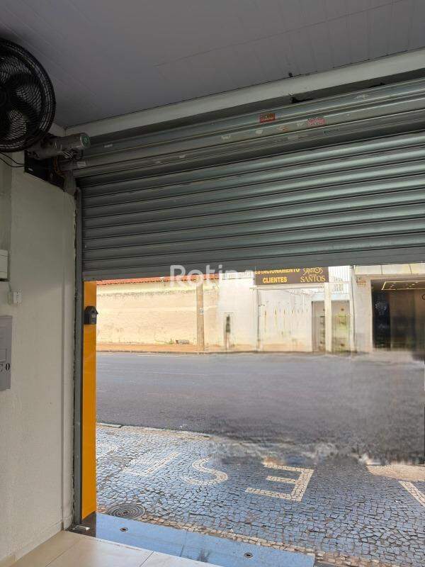 Comercial para alugar, em Uberlândia no bairro Nossa Senhora Aparecida no valor de R$ 2.600,00 - Rotina Imobiliária: 
