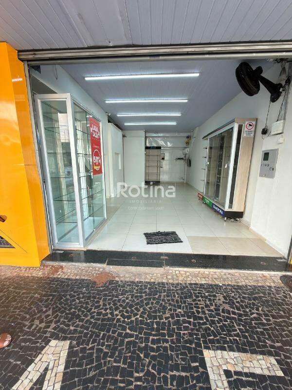 Comercial para alugar, em Uberlândia no bairro Nossa Senhora Aparecida no valor de R$ 2.600,00 - Rotina Imobiliária: 