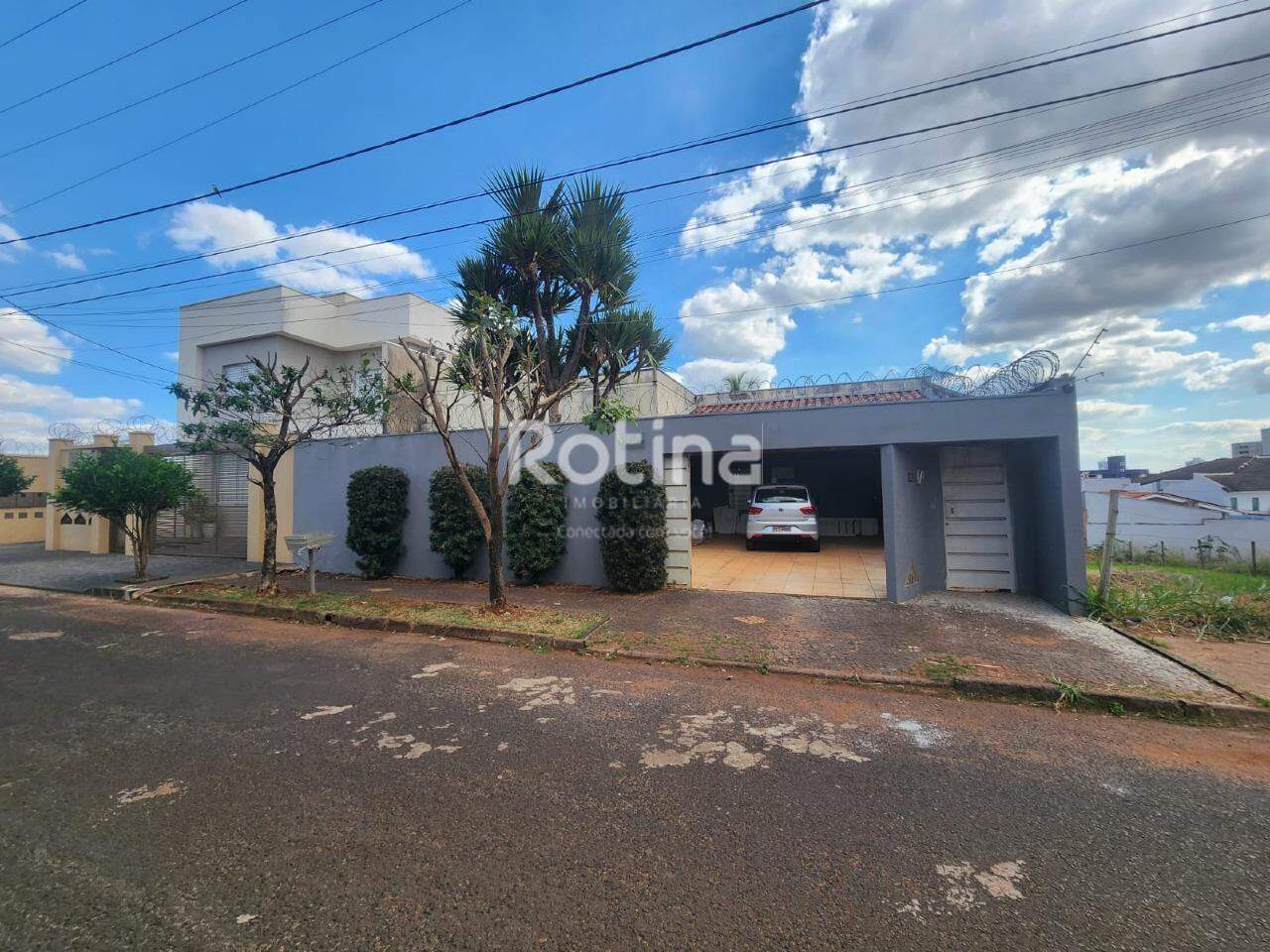 Casa para alugar, 3 quartos em Uberlândia no bairro Jardim Colina no valor de R$ 4.500,00 - Rotina Imobiliária: 