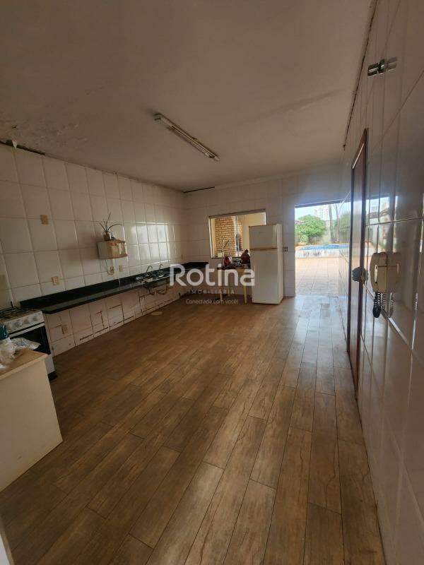 Casa para alugar, 3 quartos em Uberlândia no bairro Jardim Colina no valor de R$ 4.500,00 - Rotina Imobiliária: 