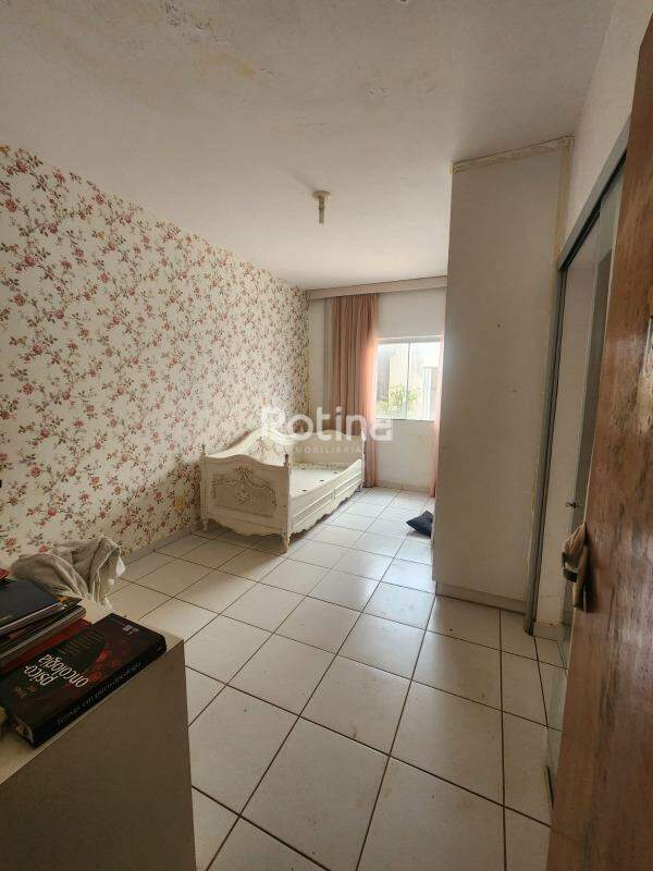 Casa para alugar, 3 quartos em Uberlândia no bairro Jardim Colina no valor de R$ 4.500,00 - Rotina Imobiliária: 