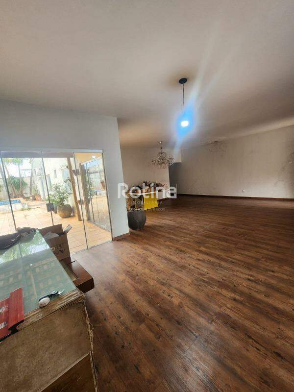 Casa para alugar, 3 quartos em Uberlândia no bairro Jardim Colina no valor de R$ 4.500,00 - Rotina Imobiliária: 