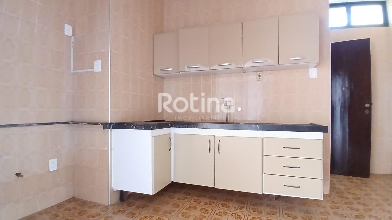 Casa para alugar, 3 quartos em Uberlândia no bairro Nossa Senhora Aparecida no valor de R$ 3.500,00 - Rotina Imobiliária: 