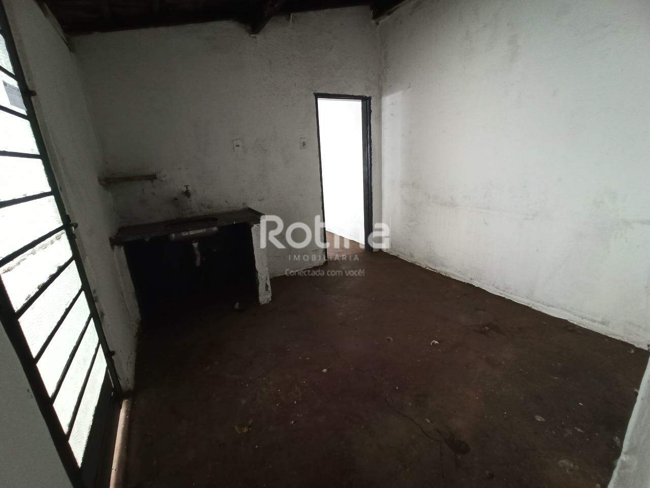 Casa para alugar, 2 quartos em Uberlândia no bairro Marta Helena no valor de R$ 850,00 - Rotina Imobiliária: 