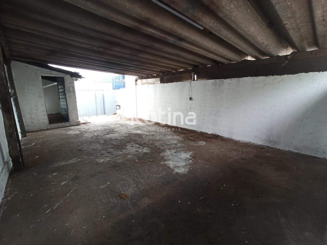 Comercial para alugar, em Uberlândia no bairro Marta Helena no valor de R$ 1.800,00 - Rotina Imobiliária: 