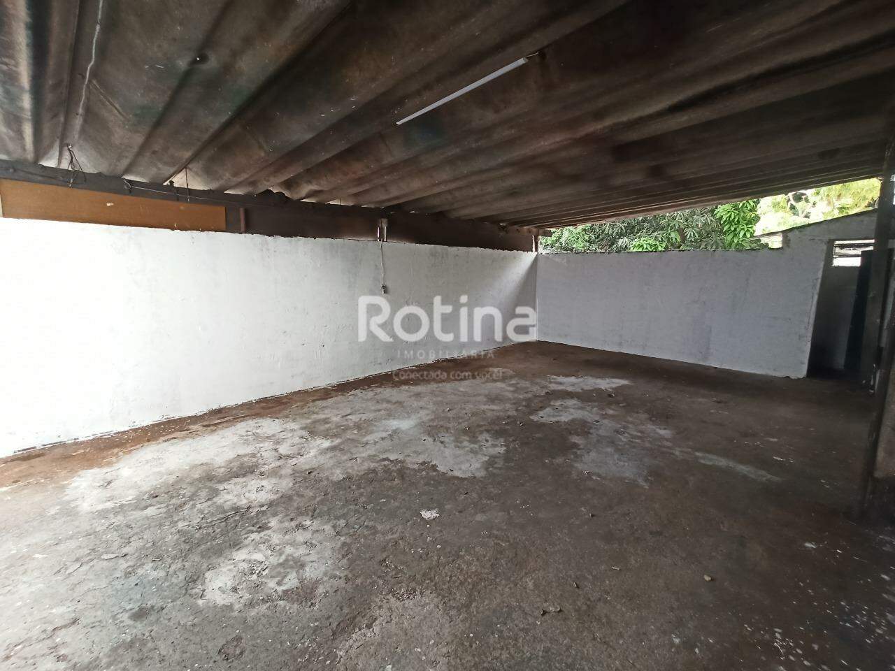 Comercial para alugar, em Uberlândia no bairro Marta Helena no valor de R$ 1.800,00 - Rotina Imobiliária: 