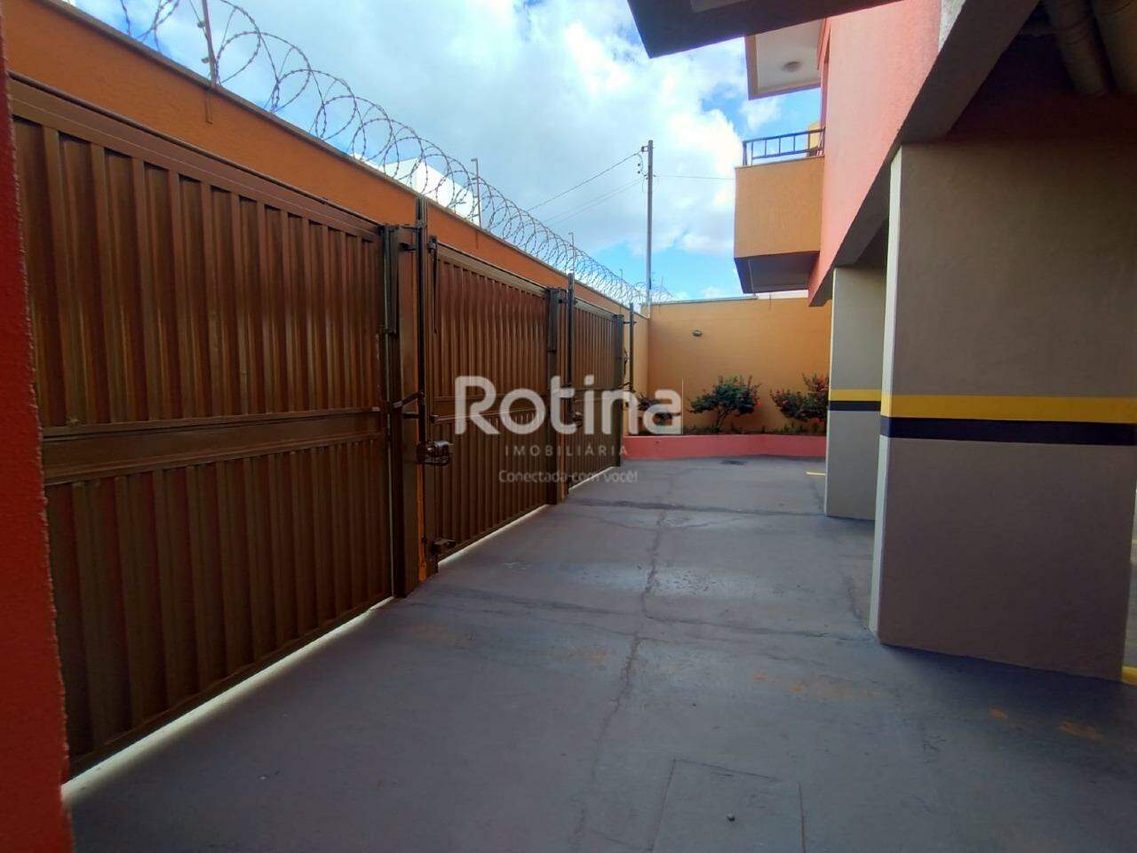 Apartamento para alugar, 3 quartos em Uberlândia no bairro Santa Mônica no valor de R$ 2.300,00 - Rotina Imobiliária: 