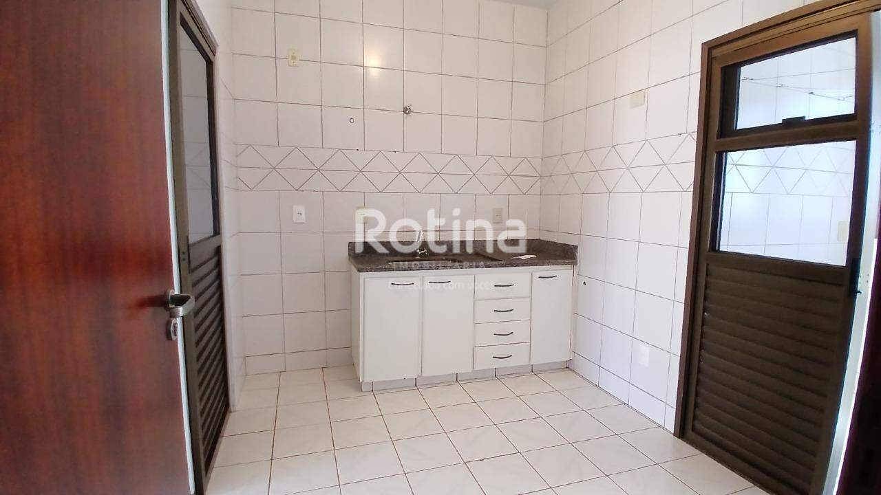 Apartamento para alugar, 3 quartos em Uberlândia no bairro Santa Mônica no valor de R$ 2.300,00 - Rotina Imobiliária: 
