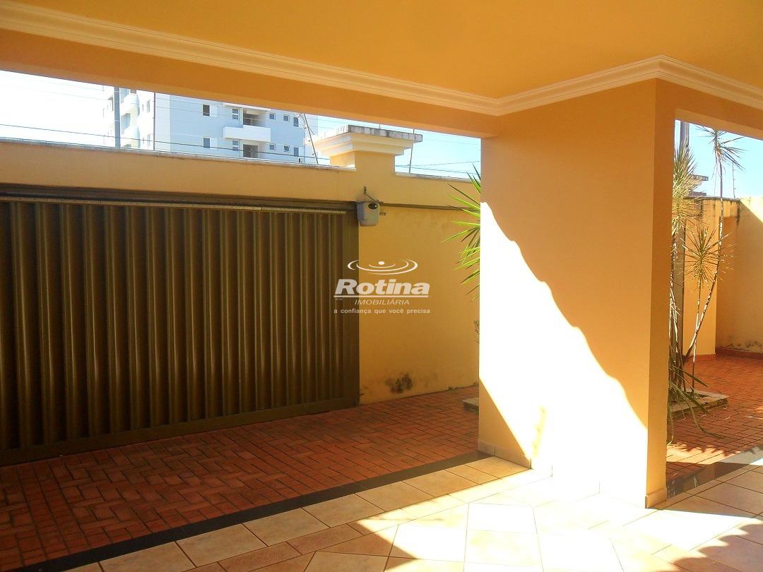 Casa para alugar, 4 quartos em Uberlândia no bairro Santa Mônica no valor de R$ 4.500,00 - Rotina Imobiliária: 