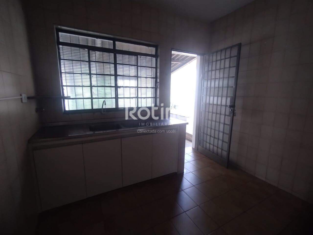 Casa para alugar, 2 quartos em Uberlândia no bairro Martins no valor de R$ 1.600,00 - Rotina Imobiliária: 