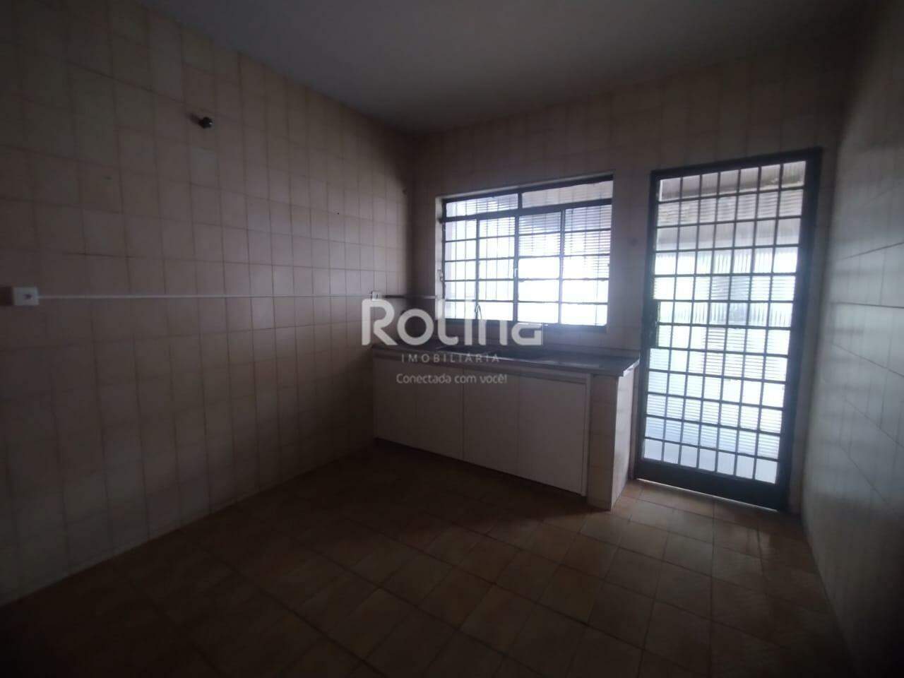 Casa para alugar, 2 quartos em Uberlândia no bairro Martins no valor de R$ 1.600,00 - Rotina Imobiliária: 