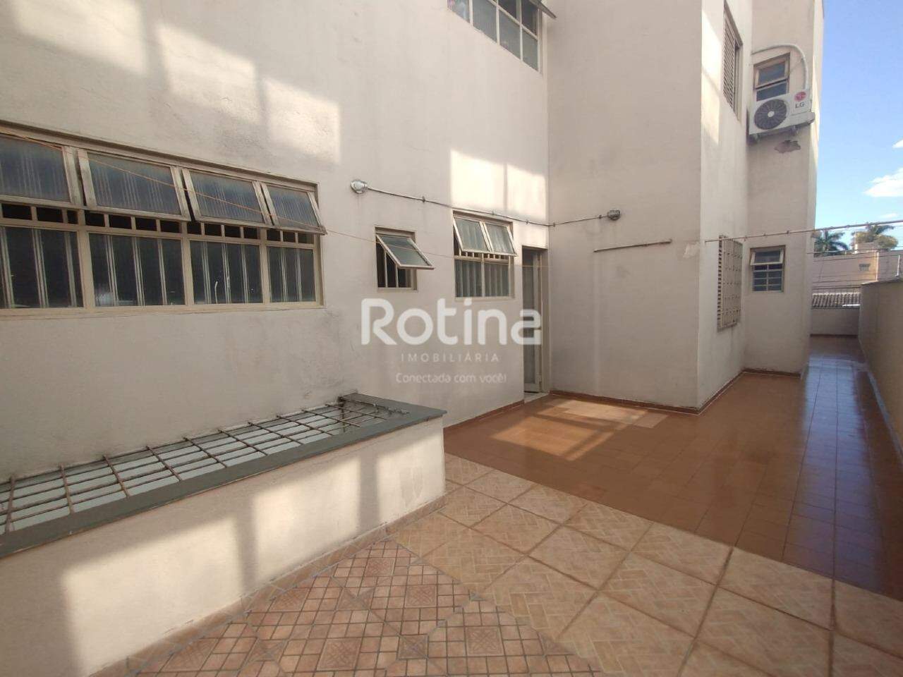 Apartamento para alugar, 3 quartos em Uberlândia no bairro Nossa Senhora Aparecida no valor de R$ 2.000,00 - Rotina Imobiliária: 