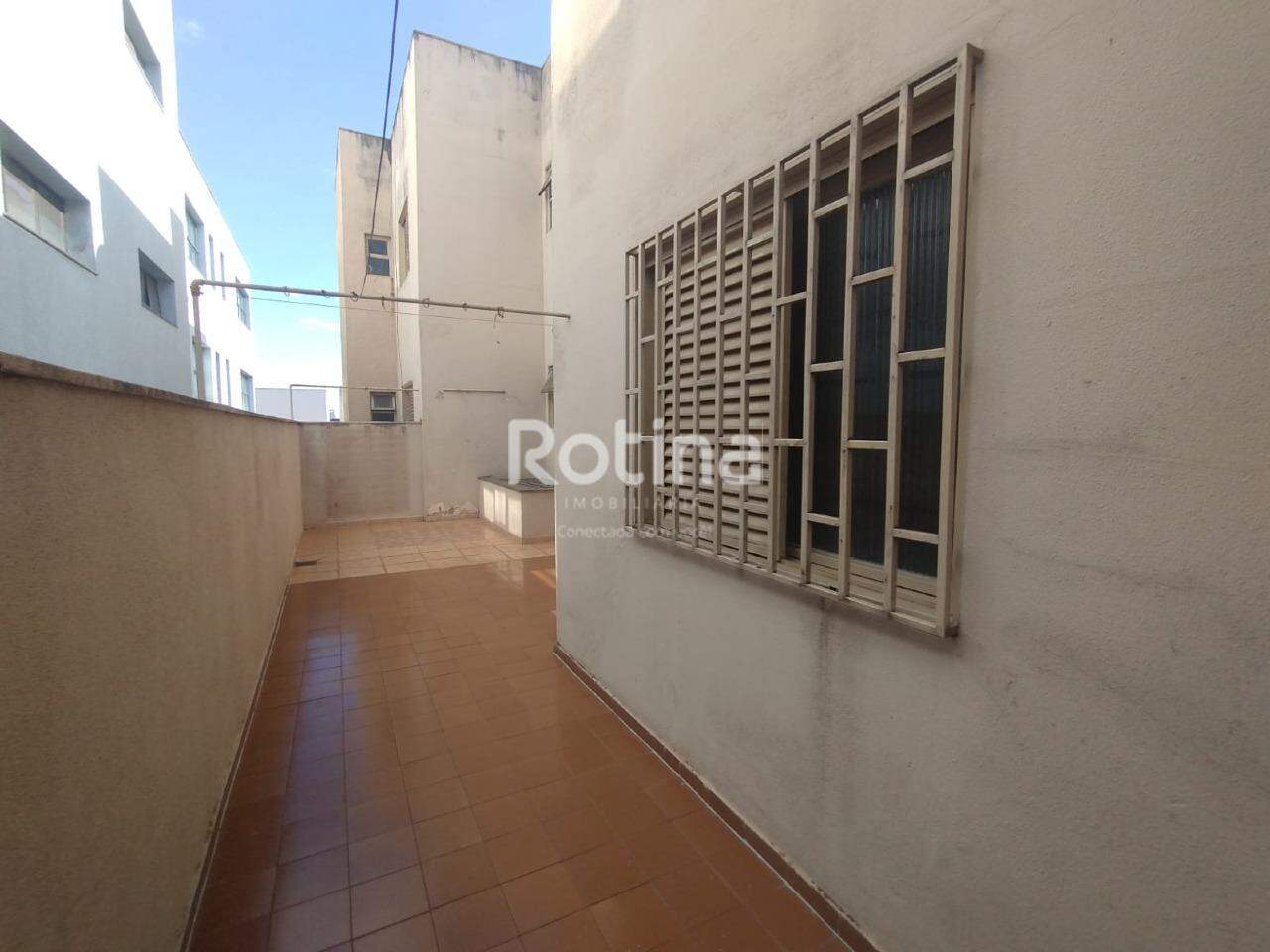 Apartamento para alugar, 3 quartos em Uberlândia no bairro Nossa Senhora Aparecida no valor de R$ 2.000,00 - Rotina Imobiliária: 