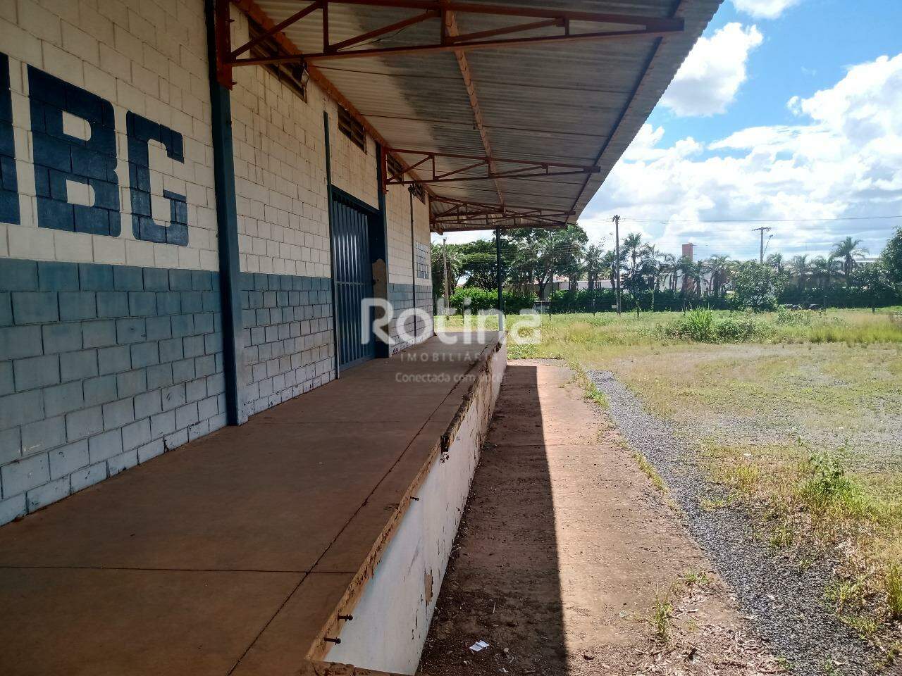 Galpão para alugar, em Uberlândia no bairro Distrito Industrial no valor de R$ 11.000,00 - Rotina Imobiliária: 