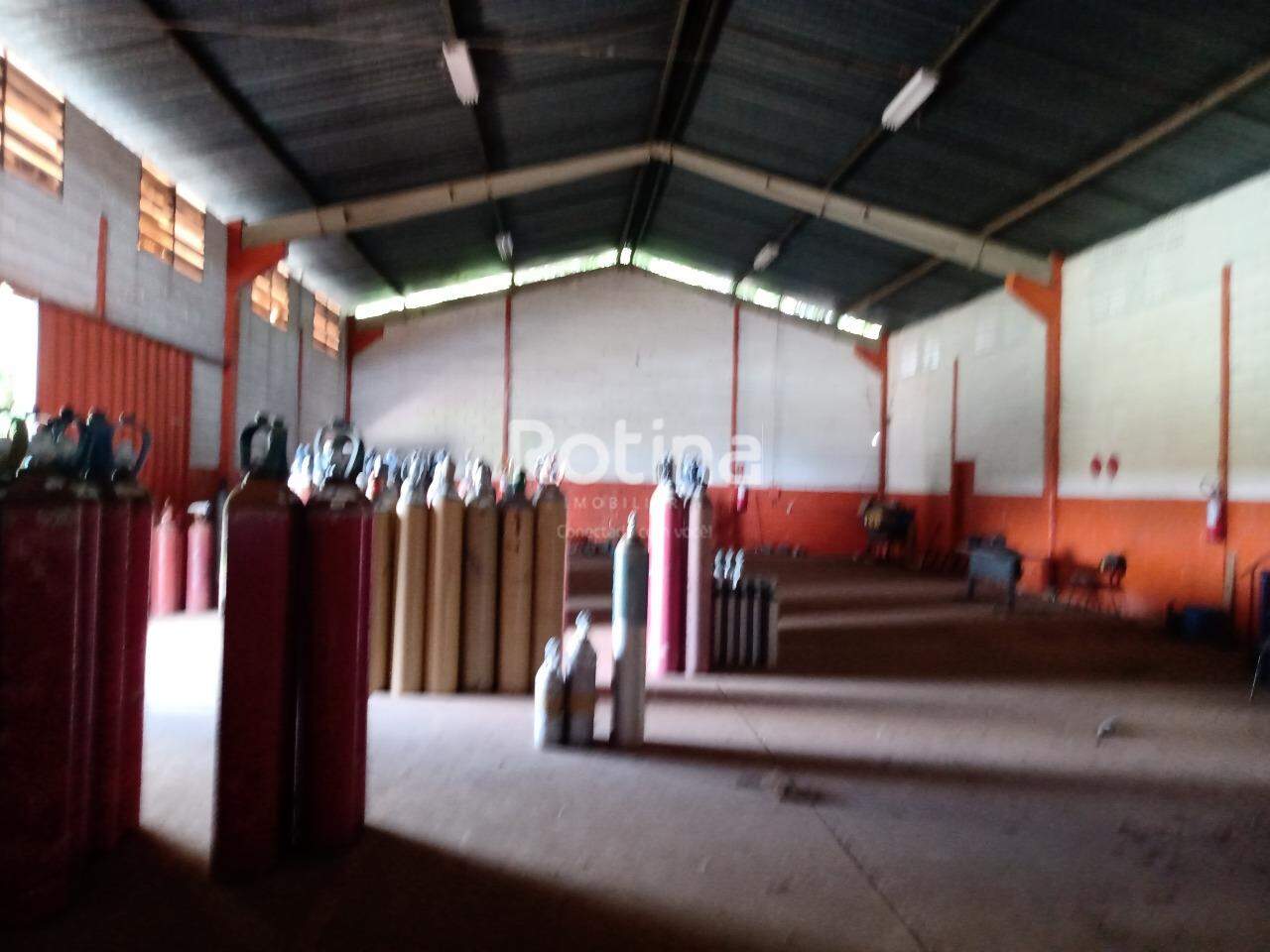 Galpão para alugar, em Uberlândia no bairro Distrito Industrial no valor de R$ 11.000,00 - Rotina Imobiliária: 