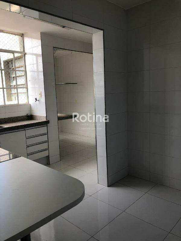 Apartamento para alugar, 3 quartos em Uberlândia no bairro Lídice no valor de R$ 2.400,00 - Rotina Imobiliária: 