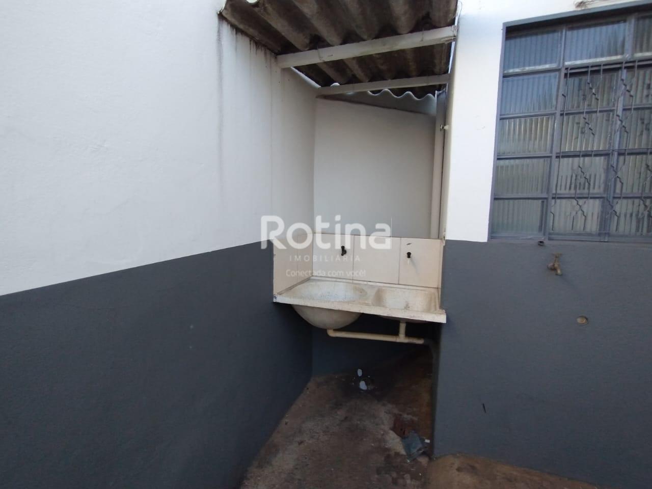Casa para alugar, 2 quartos em Uberlândia no bairro Brasil no valor de R$ 950,00 - Rotina Imobiliária: 