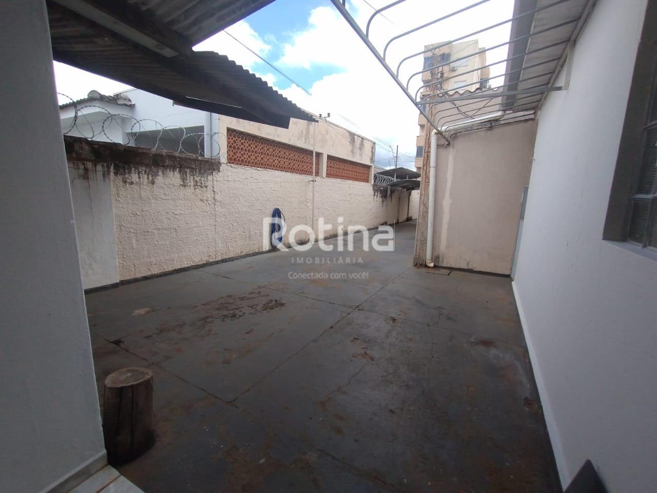 Casa para alugar, 3 quartos em Uberlândia no bairro Nossa Senhora Aparecida no valor de R$ 1.400,00 - Rotina Imobiliária: 