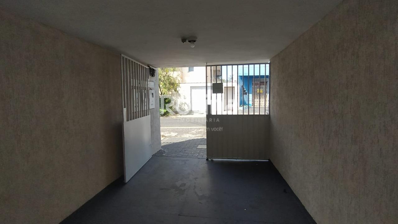 Casa para alugar, 3 quartos em Uberlândia no bairro Nossa Senhora Aparecida no valor de R$ 1.400,00 - Rotina Imobiliária: 