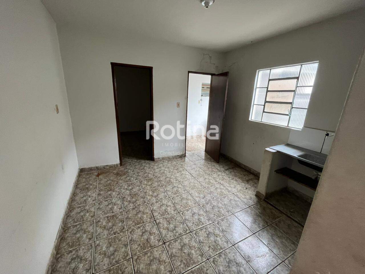Casa para alugar, 2 quartos em Uberlândia no bairro Nossa Senhora Aparecida no valor de R$ 950,00 - Rotina Imobiliária: 