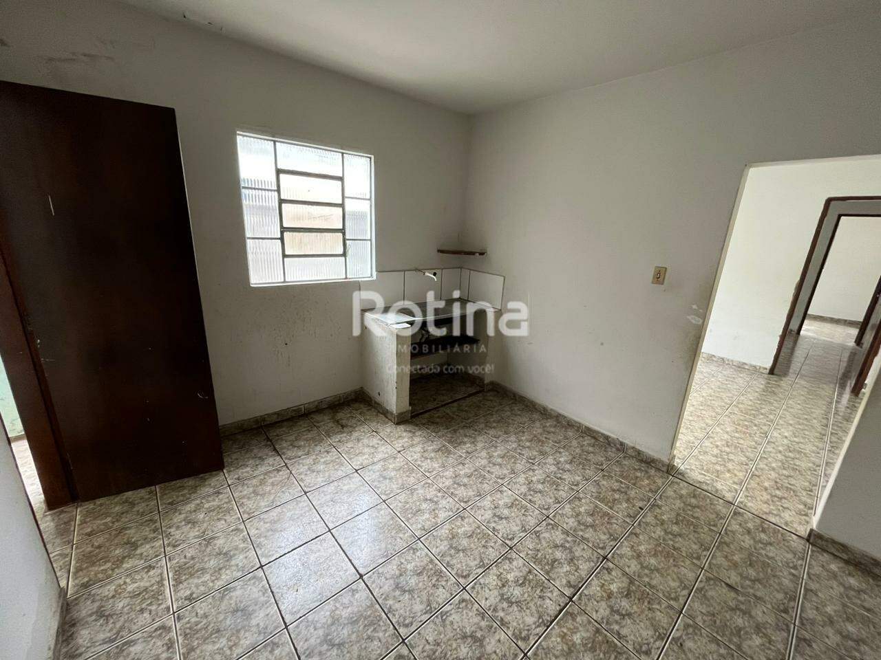 Casa para alugar, 2 quartos em Uberlândia no bairro Nossa Senhora Aparecida no valor de R$ 950,00 - Rotina Imobiliária: 