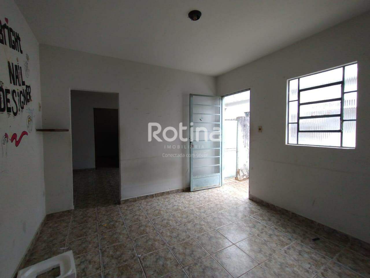 Casa para alugar, 2 quartos em Uberlândia no bairro Nossa Senhora Aparecida no valor de R$ 950,00 - Rotina Imobiliária: 